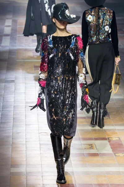 Look 51